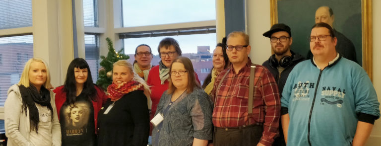 Menestystä ja merkityksellisyyttä Niemikotisäätiön kokemusasiantuntija­koulutuksesta