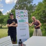 Niiloa esiteltiin Villa Borgiksessa. Kuvassa Tuomas ja lähihoitajaopiskelija Annika.